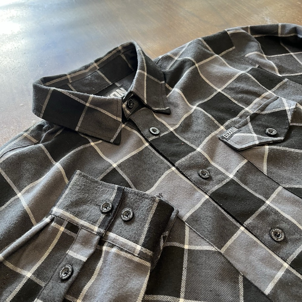 Dixxon The Dark Horse Men's L  Long Sleeve Black Gray Button Up Flannel Shirt